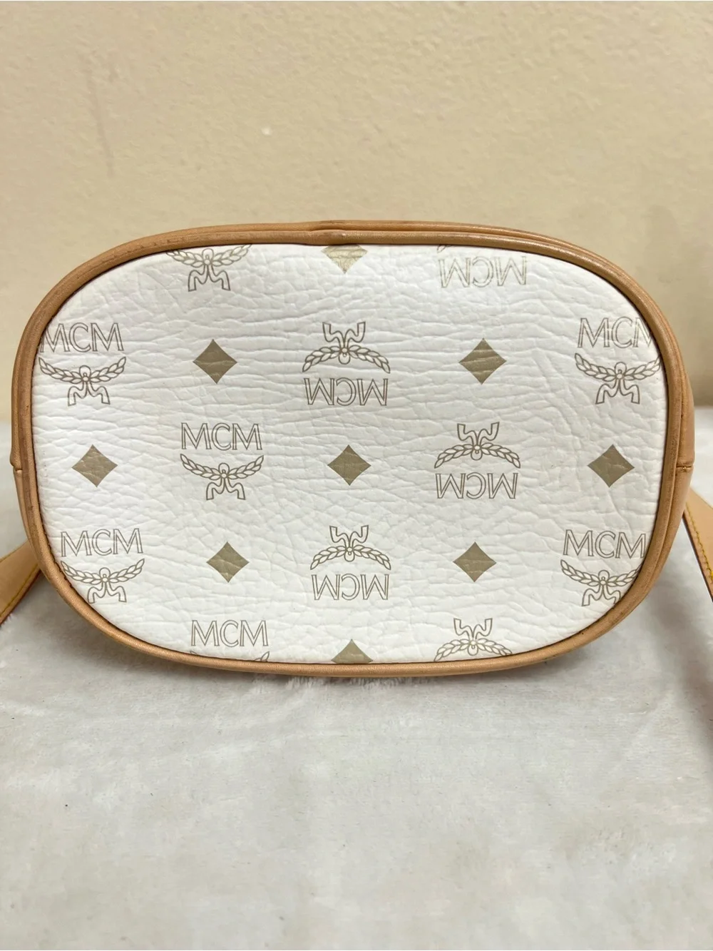 AUTH MCM BUCKET WHITE